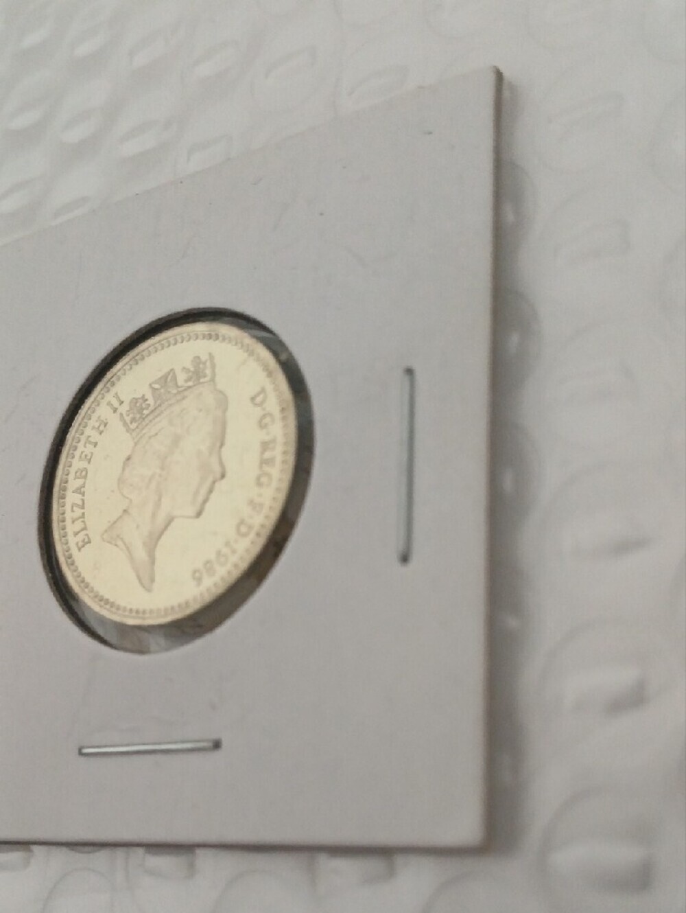 Queen Elizabeth II Collect Token Coin. - Picture 3 of 7
